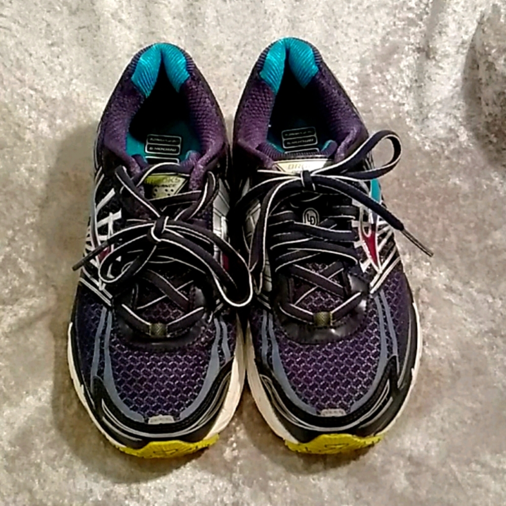 Brooks Sneakers